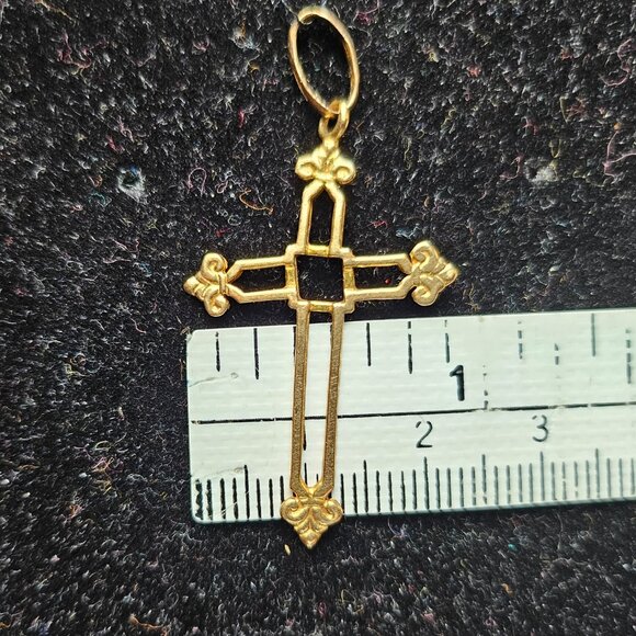 Unique One-of-a-Kind 10K Gold Cross Charm Pendant – 1.3 Grams - Picture 4 of 8